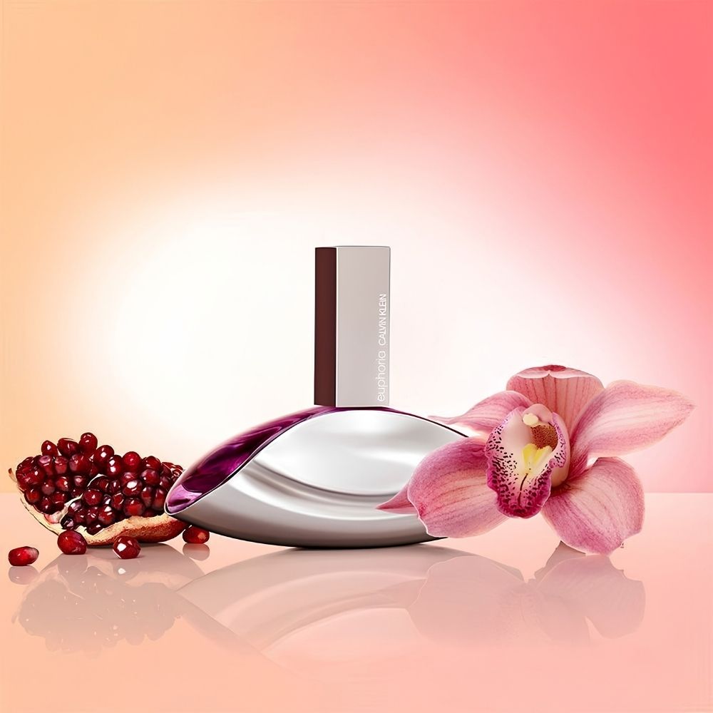 Calvin Klein Euphoria EDP kadın parfüm şişesi nar ve orkide çiçeği ile
