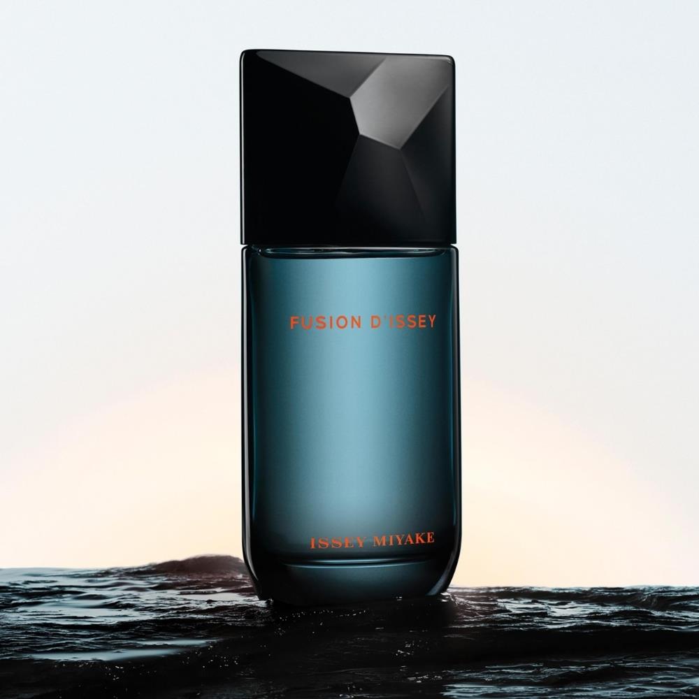 Issey Miyake Fusion D&